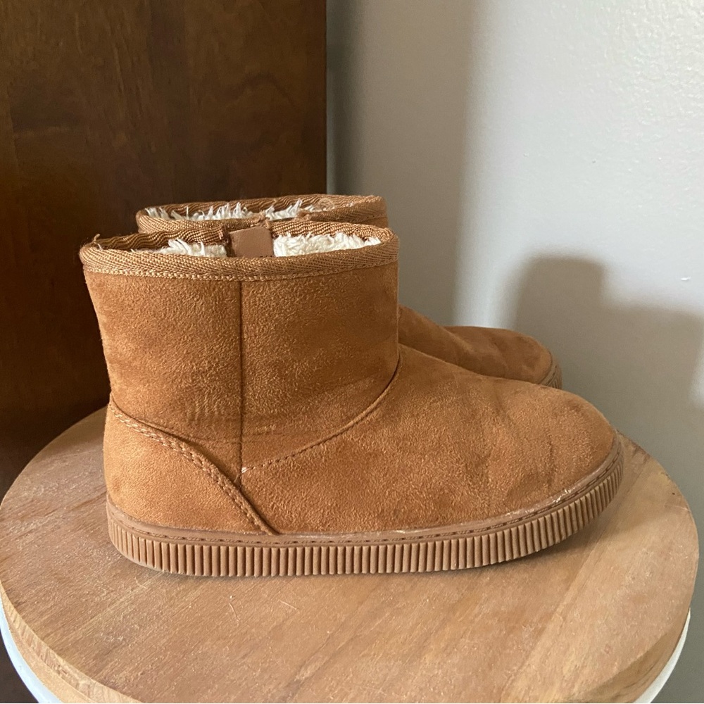 Girls Cat & Jack Tan Plush Boots Size 12